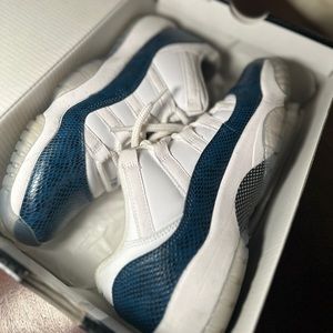 Jordan Low 11s 🤍